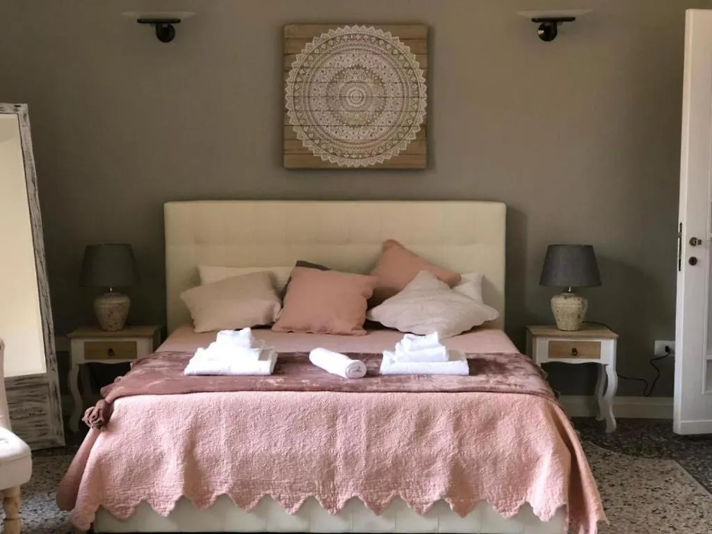 Camilla 4U Bed & Breakfast Rome Italy